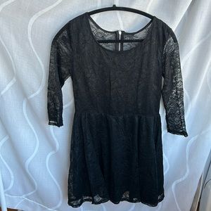 Black dress dentelles